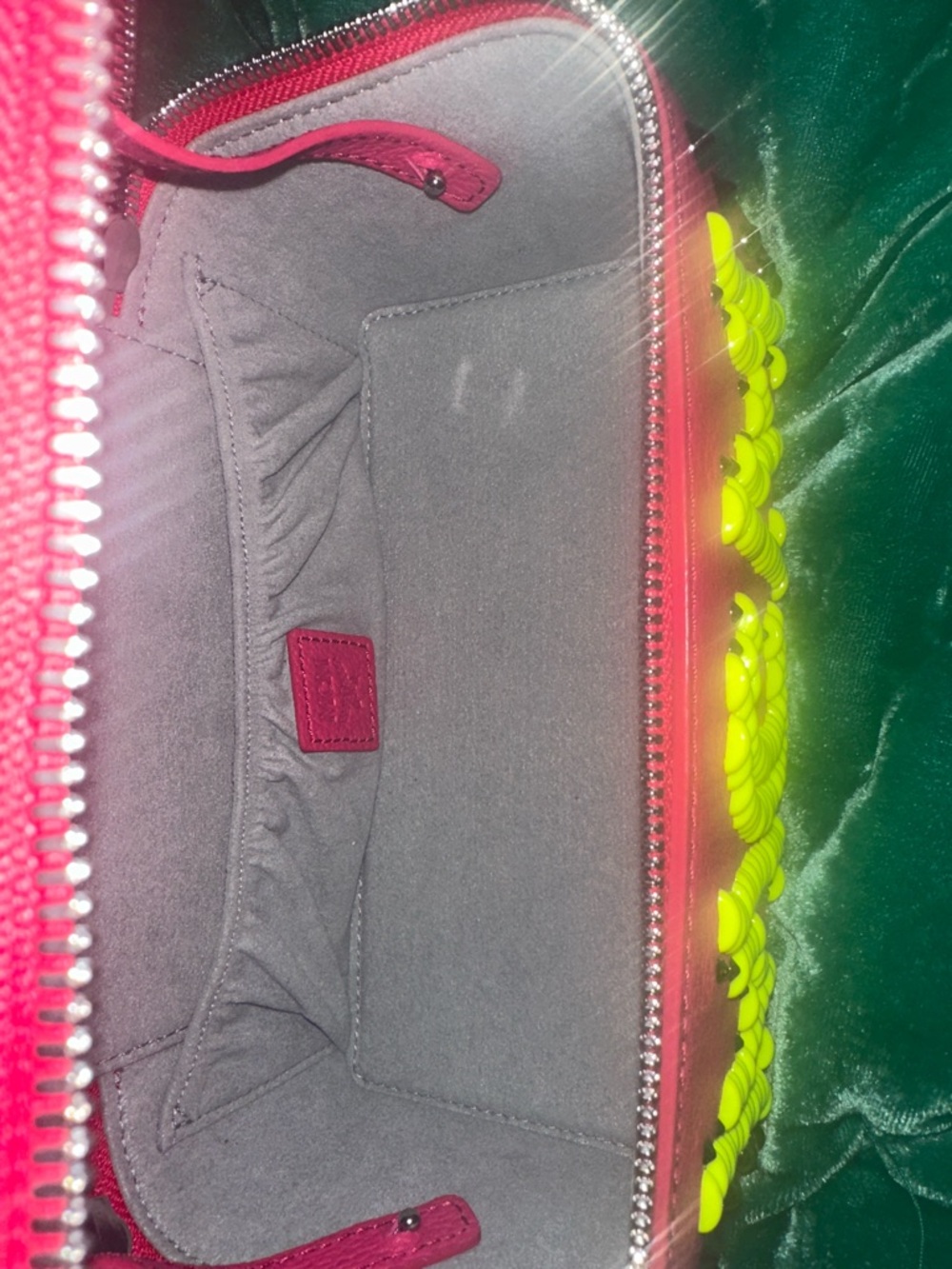MCM LOVE POTION COSMETIC CASE - Picture 14 of 15